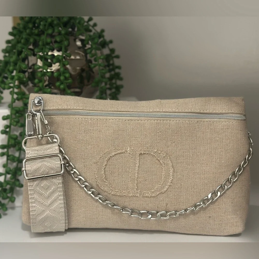 Dior Beauty Bag (gwp item) - Picture 1 of 6